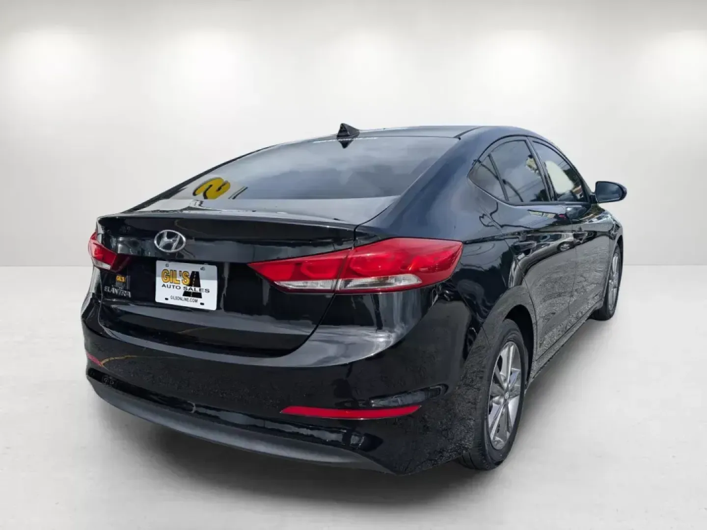 2017 /Gray Hyundai Elantra SE (5NPD84LF9HH) with an Regular Unleaded I-4 2.0 L/122 engine, located at 3959 U.S. 80 W, Phenix City, AL, 36870, (334) 297-4885, 32.469296, -85.135185 - Discover the perfect blend of style, comfort, and affordability with this 2017 Hyundai Elantra SE, now available at Gils Auto in Phenix City, AL! Whether you're tackling daily commutes or planning weekend getaways, this sedan is the ideal companion for anyone seeking reliability and efficiency on th - Photo#5