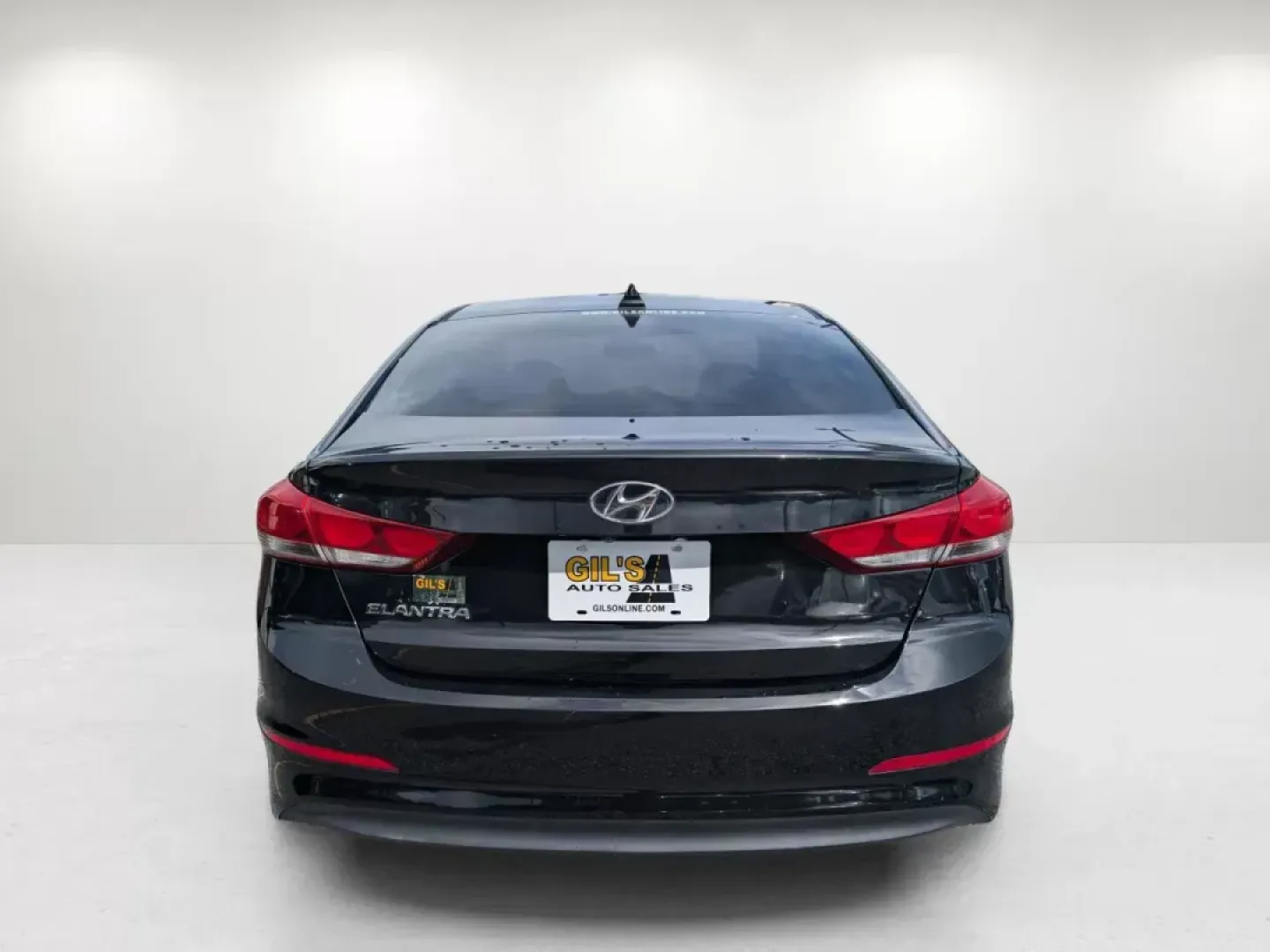 2017 /Gray Hyundai Elantra SE (5NPD84LF9HH) with an Regular Unleaded I-4 2.0 L/122 engine, located at 3959 U.S. 80 W, Phenix City, AL, 36870, (334) 297-4885, 32.469296, -85.135185 - Discover the perfect blend of style, comfort, and affordability with this 2017 Hyundai Elantra SE, now available at Gils Auto in Phenix City, AL! Whether you're tackling daily commutes or planning weekend getaways, this sedan is the ideal companion for anyone seeking reliability and efficiency on th - Photo#6