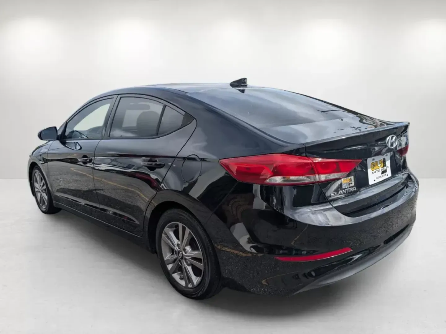 2017 /Gray Hyundai Elantra SE (5NPD84LF9HH) with an Regular Unleaded I-4 2.0 L/122 engine, located at 3959 U.S. 80 W, Phenix City, AL, 36870, (334) 297-4885, 32.469296, -85.135185 - Discover the perfect blend of style, comfort, and affordability with this 2017 Hyundai Elantra SE, now available at Gils Auto in Phenix City, AL! Whether you're tackling daily commutes or planning weekend getaways, this sedan is the ideal companion for anyone seeking reliability and efficiency on th - Photo#7