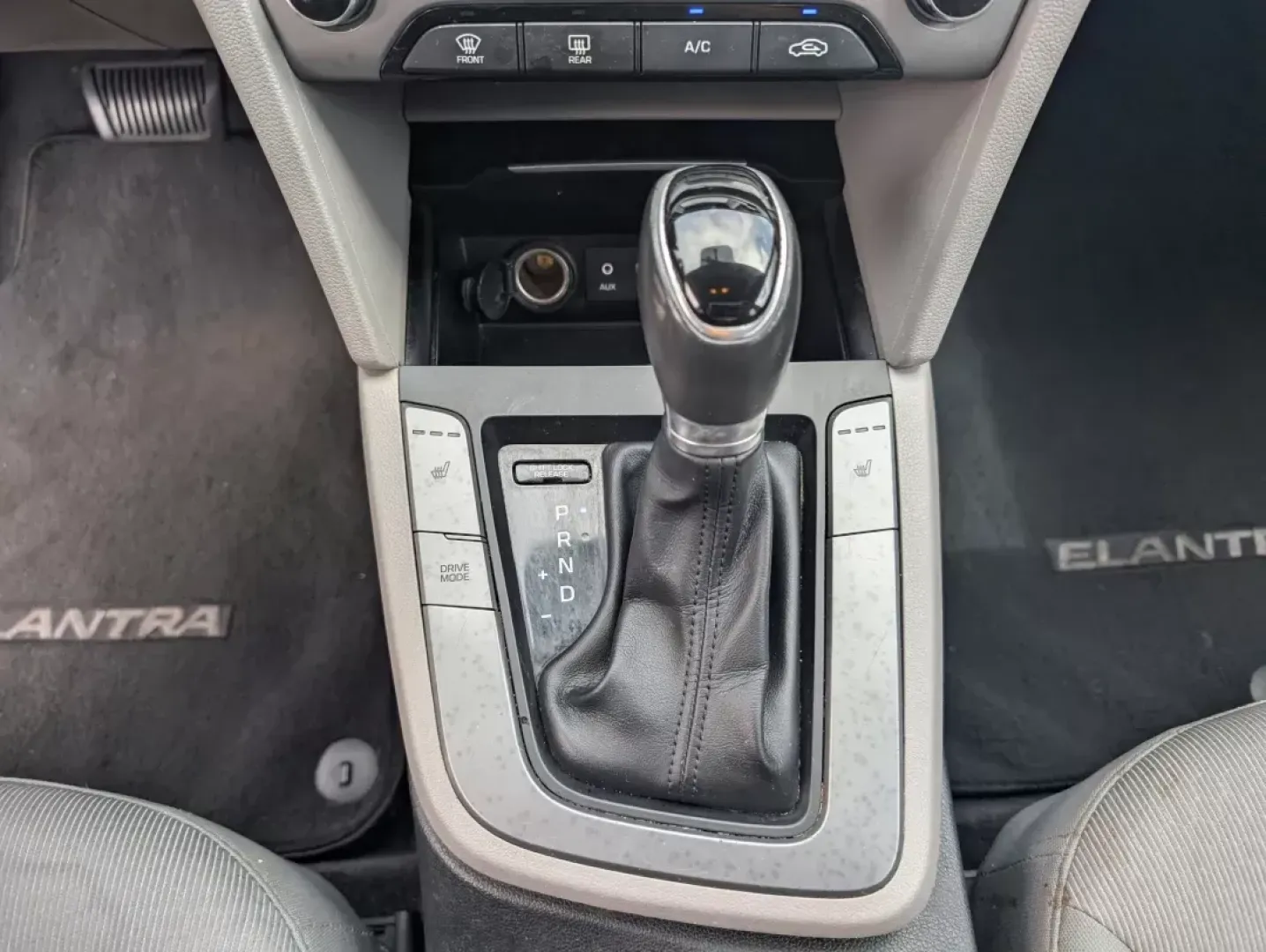 2017 /Gray Hyundai Elantra SE (5NPD84LF9HH) with an Regular Unleaded I-4 2.0 L/122 engine, located at 3959 U.S. 80 W, Phenix City, AL, 36870, (334) 297-4885, 32.469296, -85.135185 - Discover the perfect blend of style, comfort, and affordability with this 2017 Hyundai Elantra SE, now available at Gils Auto in Phenix City, AL! Whether you're tackling daily commutes or planning weekend getaways, this sedan is the ideal companion for anyone seeking reliability and efficiency on th - Photo#14