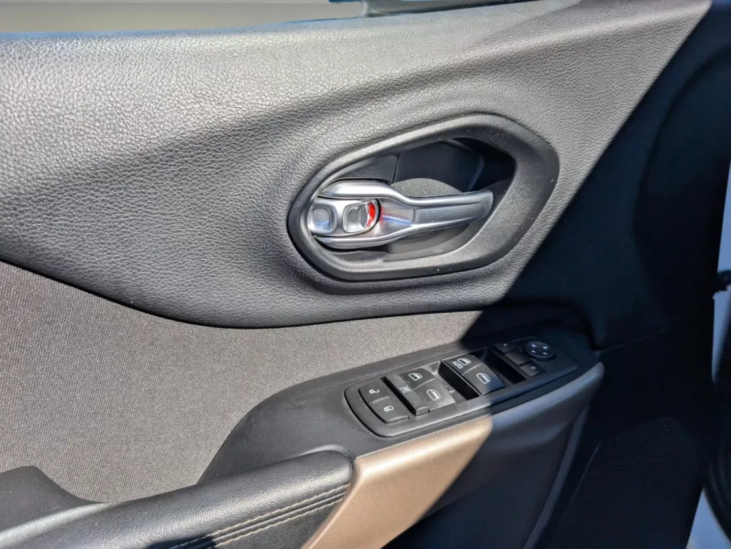 2017 /Black Jeep Cherokee Altitude (1C4PJLAB5HW) with an Other engine, located at 3959 U.S. 80 W, Phenix City, AL, 36870, (334) 297-4885, 32.469296, -85.135185 - Are you ready to elevate your lifestyle with an adventurous vehicle that meets all your driving needs? Look no further than this stunning 2017 Jeep Cherokee Altitude, now available at Gils Auto in Phenix City, AL. Perfect for weekend getaways, family road trips, or daily commutes, this crossover SUV - Photo#8