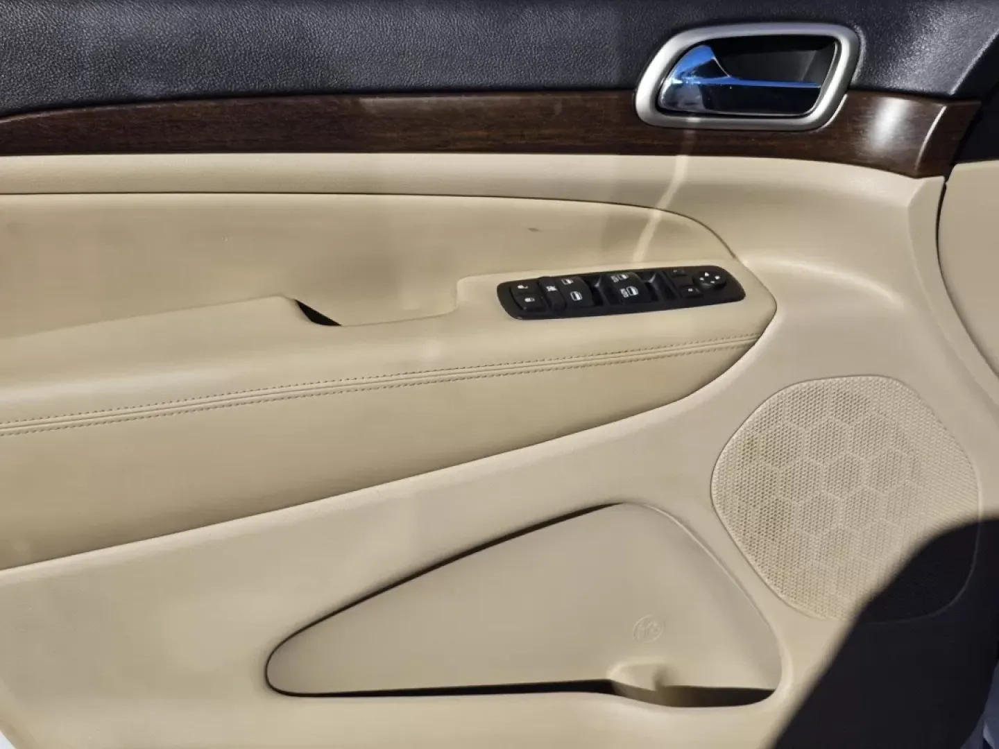 2017 /Lt Frost Beige/Black Jeep Grand Cherokee Laredo (1C4RJEAG3HC) with an Other engine, located at 5115 14th Ave., Columbus, GA, 31904, (706) 323-0345, 32.511494, -84.971046 - Looking for an SUV that combines versatility, style, and reliability for your family adventures or daily commutes? Look no further than the 2017 Jeep Grand Cherokee Laredo, now available at Gils Auto in Phenix City, AL. This robust vehicle is perfect for growing families, weekend explorers, or anyon - Photo#8