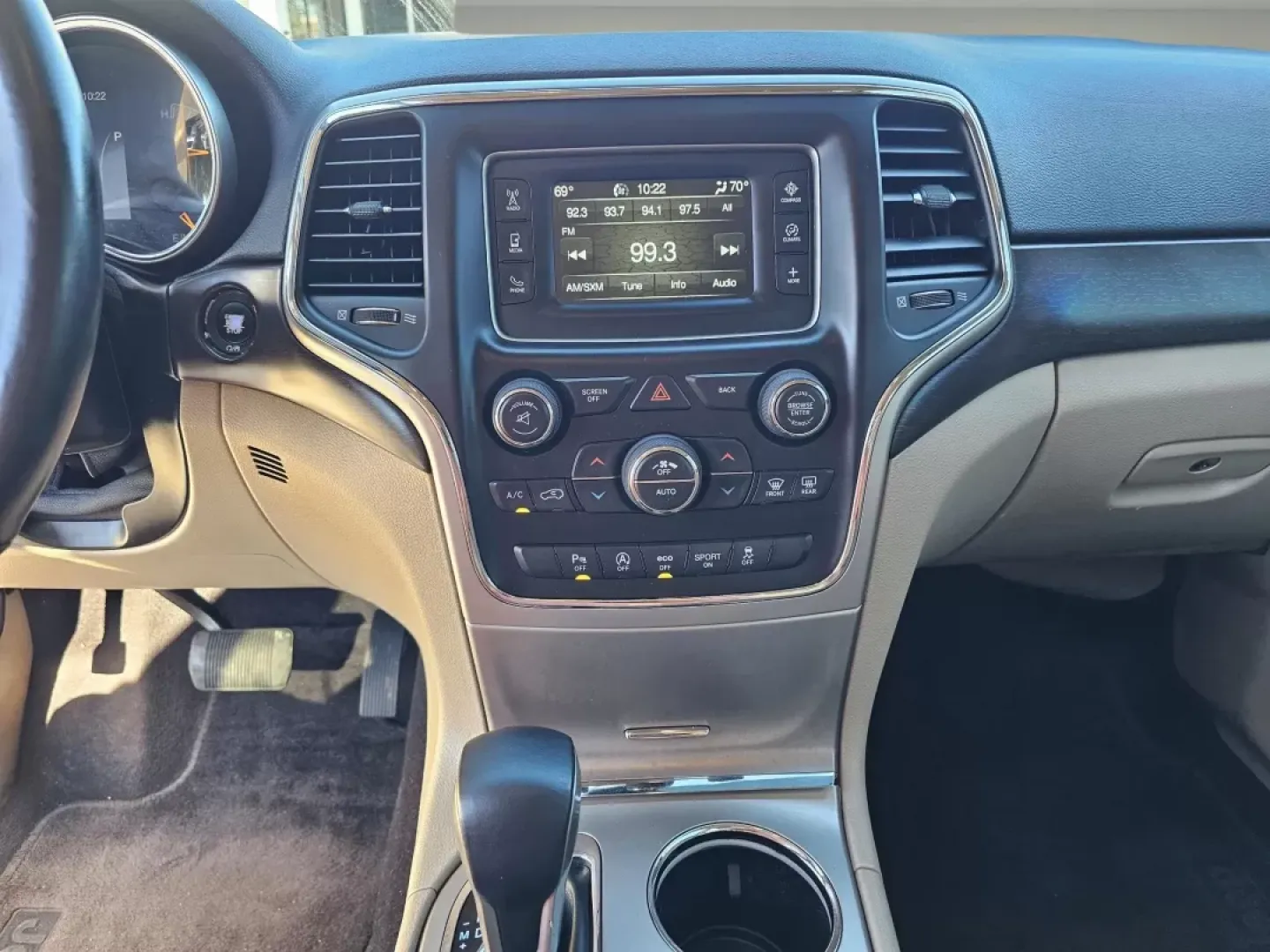 2017 /Lt Frost Beige/Black Jeep Grand Cherokee Laredo (1C4RJEAG3HC) with an Other engine, located at 5115 14th Ave., Columbus, GA, 31904, (706) 323-0345, 32.511494, -84.971046 - Looking for an SUV that combines versatility, style, and reliability for your family adventures or daily commutes? Look no further than the 2017 Jeep Grand Cherokee Laredo, now available at Gils Auto in Phenix City, AL. This robust vehicle is perfect for growing families, weekend explorers, or anyon - Photo#10