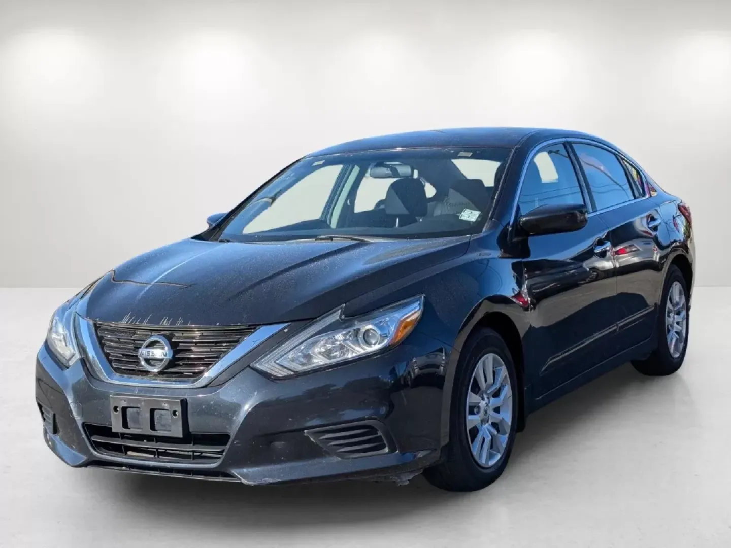 2017 /Charcoal Nissan Altima 2.5 S (1N4AL3AP3HC) with an Other engine, located at 7000 Northlake Connector, Columbus, GA, 31904, (706) 987-8085, 32.524975, -84.978134 - Discover the perfect blend of style, comfort, and practicality with the 2017 Nissan Altima 2.5 S, available now at Gils Auto in Columbus, GA. If you're a commuter looking for a reliable vehicle to navigate the hustle and bustle of daily life or a growing family that values safety and efficiency, thi - Photo#2