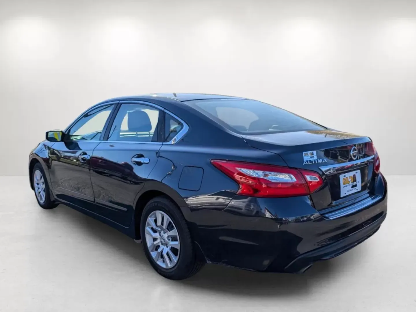 2017 /Charcoal Nissan Altima 2.5 S (1N4AL3AP3HC) with an Other engine, located at 7000 Northlake Connector, Columbus, GA, 31904, (706) 987-8085, 32.524975, -84.978134 - Discover the perfect blend of style, comfort, and practicality with the 2017 Nissan Altima 2.5 S, available now at Gils Auto in Columbus, GA. If you're a commuter looking for a reliable vehicle to navigate the hustle and bustle of daily life or a growing family that values safety and efficiency, thi - Photo#4