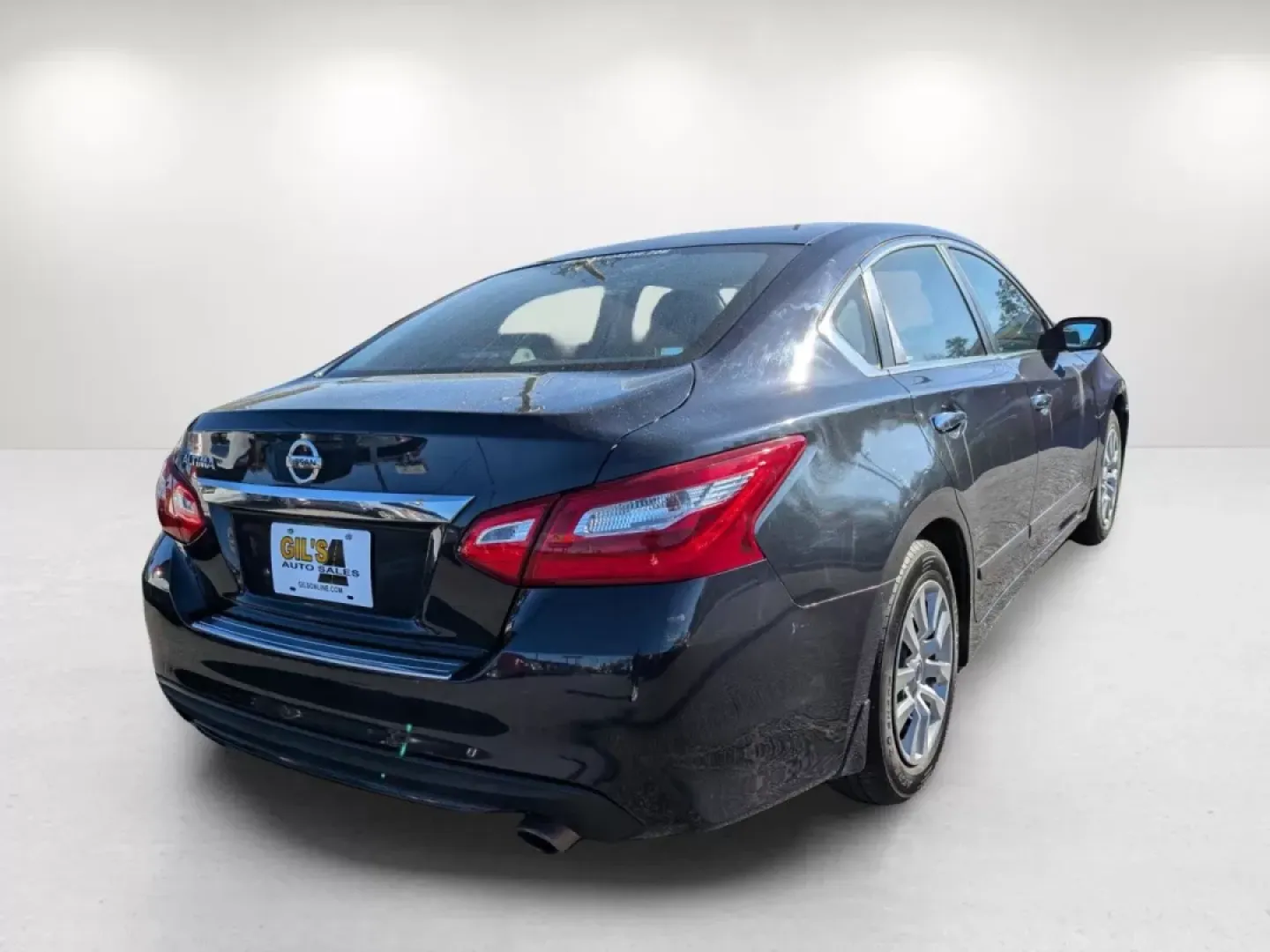 2017 /Charcoal Nissan Altima 2.5 S (1N4AL3AP3HC) with an Other engine, located at 7000 Northlake Connector, Columbus, GA, 31904, (706) 987-8085, 32.524975, -84.978134 - Discover the perfect blend of style, comfort, and practicality with the 2017 Nissan Altima 2.5 S, available now at Gils Auto in Columbus, GA. If you're a commuter looking for a reliable vehicle to navigate the hustle and bustle of daily life or a growing family that values safety and efficiency, thi - Photo#6