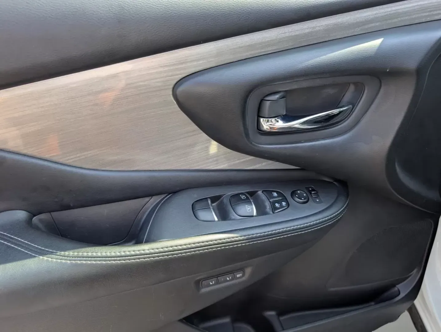 2017 /Graphite Nissan Murano SL (5N1AZ2MH1HN) with an Other engine, located at 1430 Gateway Drive, Opelika, AL, 36801, (334) 239-0944, 32.637871, -85.409790 - ### Discover the 2017 Nissan Murano SL: Your Ideal Family SUV at Gils Auto, Phenix City, AL!<br /> <br /> Are you in the market for a stylish and versatile SUV that fits seamlessly into your busy lifestyle? Look no further than the 2017 Nissan Murano SL, available now at Gils Auto, a trusted Buy Her - Photo#7