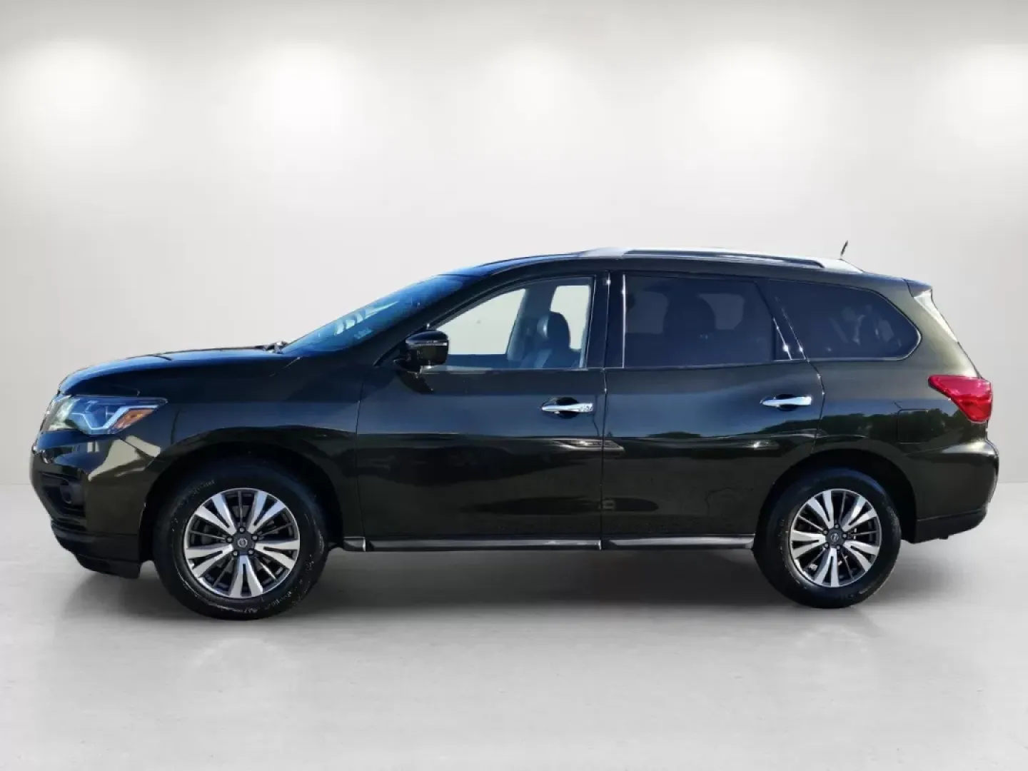 2017 /Charcoal Nissan Pathfinder SL (5N1DR2MN5HC) with an Other engine, located at 5115 14th Ave., Columbus, GA, 31904, (706) 323-0345, 32.511494, -84.971046 - **Explore the Open Road with the 2017 Nissan Pathfinder SL A Family-Friendly SUV Perfect for All Adventures!**<br /> <br /> Are you in search of a reliable and spacious vehicle that accommodates your growing family's needs? Look no further than this stunning 2017 Nissan Pathfinder SL, now available - Photo#7
