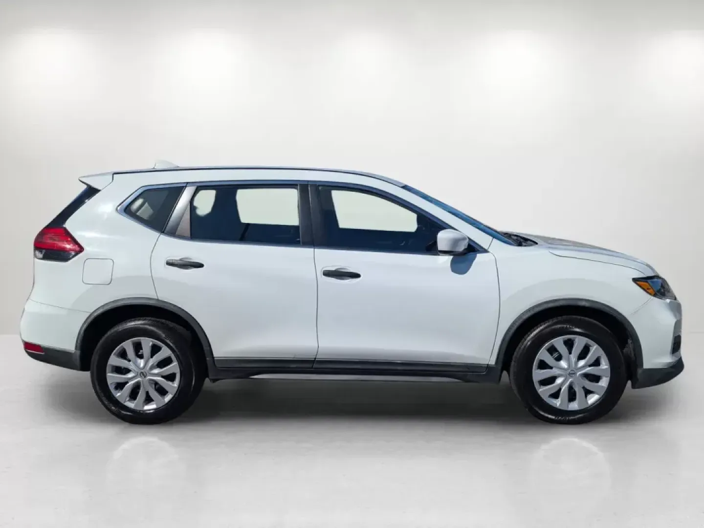 2017 /Charcoal Nissan Rogue S (KNMAT2MT6HP) with an Regular Unleaded I-4 2.5 L/152 engine, 1-Speed CVT w/OD transmission, located at 804 22nd Ave, Phenix City, AL, 36870, (334) 297-1860, 32.484749, -85.024475 - 2017 Nissan Rogue S - Photo#6