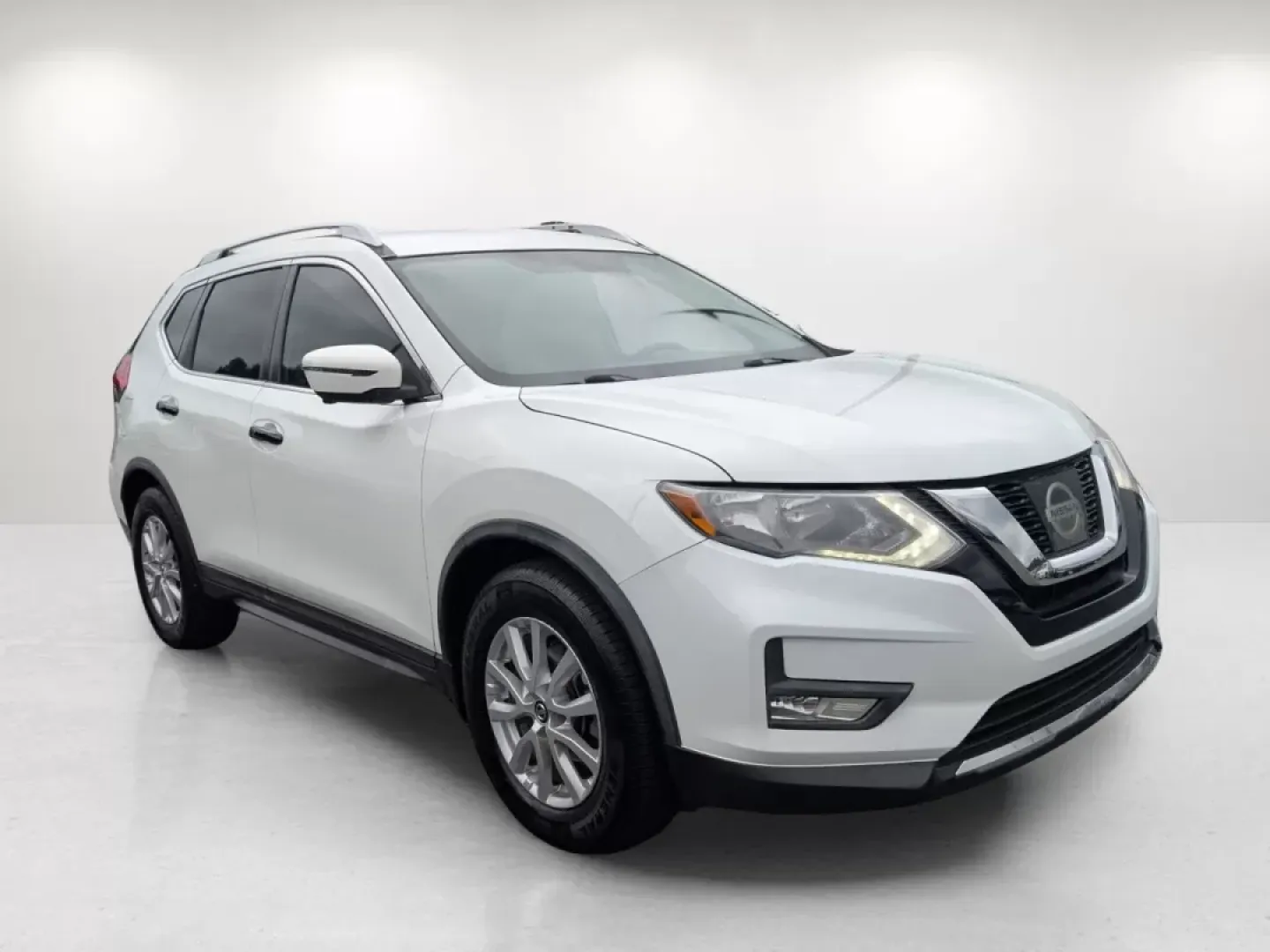 2017 /Charcoal Nissan Rogue SV (KNMAT2MT0HP) with an Other engine, located at 5115 14th Ave., Columbus, GA, 31904, (706) 323-0345, 32.511494, -84.971046 - Discover your next adventure with the 2017 Nissan Rogue SV, now available at Gils Auto in Phenix City, AL! Whether you're commuting to work, taking the kids to school, or embarking on weekend getaways, this SUV seamlessly combines style, comfort, and practicality. This vehicle is perfect for growing - Photo#2