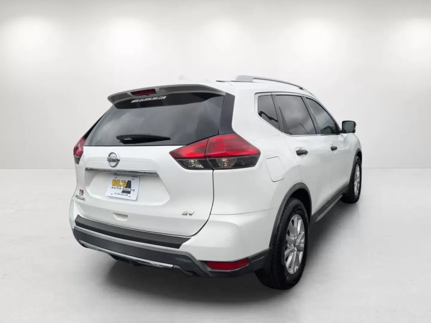 2017 /Charcoal Nissan Rogue SV (KNMAT2MT0HP) with an Other engine, located at 5115 14th Ave., Columbus, GA, 31904, (706) 323-0345, 32.511494, -84.971046 - Discover your next adventure with the 2017 Nissan Rogue SV, now available at Gils Auto in Phenix City, AL! Whether you're commuting to work, taking the kids to school, or embarking on weekend getaways, this SUV seamlessly combines style, comfort, and practicality. This vehicle is perfect for growing - Photo#4