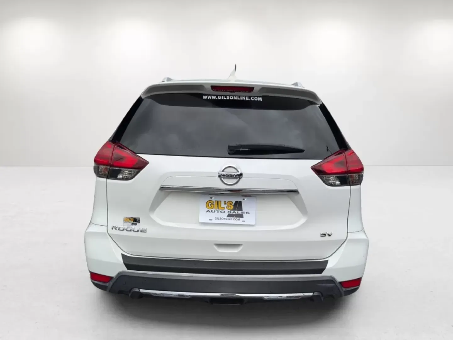 2017 /Charcoal Nissan Rogue SV (KNMAT2MT0HP) with an Other engine, located at 5115 14th Ave., Columbus, GA, 31904, (706) 323-0345, 32.511494, -84.971046 - Discover your next adventure with the 2017 Nissan Rogue SV, now available at Gils Auto in Phenix City, AL! Whether you're commuting to work, taking the kids to school, or embarking on weekend getaways, this SUV seamlessly combines style, comfort, and practicality. This vehicle is perfect for growing - Photo#5