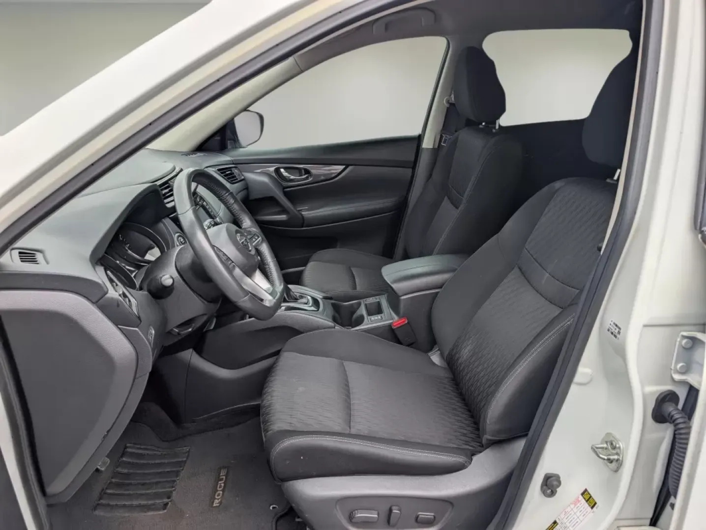 2017 /Charcoal Nissan Rogue SV (KNMAT2MT0HP) with an Other engine, located at 5115 14th Ave., Columbus, GA, 31904, (706) 323-0345, 32.511494, -84.971046 - Discover your next adventure with the 2017 Nissan Rogue SV, now available at Gils Auto in Phenix City, AL! Whether you're commuting to work, taking the kids to school, or embarking on weekend getaways, this SUV seamlessly combines style, comfort, and practicality. This vehicle is perfect for growing - Photo#9