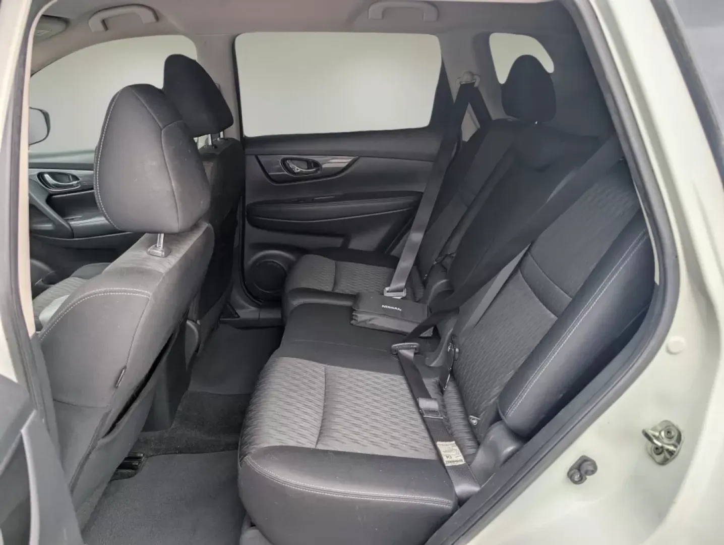 2017 /Charcoal Nissan Rogue SV (KNMAT2MT0HP) with an Other engine, located at 5115 14th Ave., Columbus, GA, 31904, (706) 323-0345, 32.511494, -84.971046 - Discover your next adventure with the 2017 Nissan Rogue SV, now available at Gils Auto in Phenix City, AL! Whether you're commuting to work, taking the kids to school, or embarking on weekend getaways, this SUV seamlessly combines style, comfort, and practicality. This vehicle is perfect for growing - Photo#10