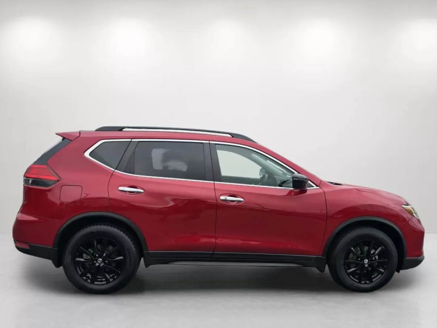 2017 /Charcoal Nissan Rogue SV (5N1AT2MT0HC) with an Other engine, located at 521 Old Farm Lane Rd, Prattville, AL, 36066, (334) 325-1505, 32.482460, -86.416367 - Discover the perfect blend of style, comfort, and reliability with the 2017 Nissan Rogue SV, available now at Gils Auto in Phenix City, AL. This versatile SUV is not just a vehicle; it's your next adventure partner-ideal for growing families, daily commuters, or anyone seeking a touch of elegance in - Photo#3