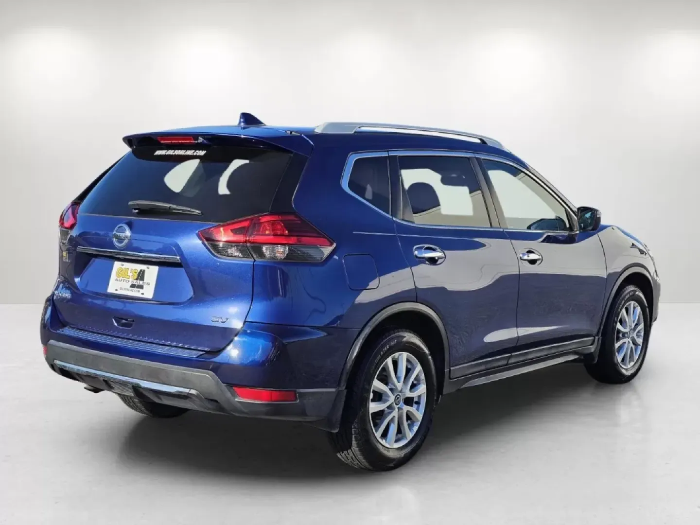 2017 /Charcoal Nissan Rogue SV (5N1AT2MT0HC) with an Other engine, located at 1430 Gateway Drive, Opelika, AL, 36801, (334) 239-0944, 32.637871, -85.409790 - ### 2017 Nissan Rogue SV: The Perfect SUV for Family Adventures!<br /> <br /> Are you looking for a reliable SUV that seamlessly blends style, comfort, and versatility? The 2017 Nissan Rogue SV is your ideal companion for family adventures or long commutes around Phenix City, AL. Whether you're navi - Photo#4