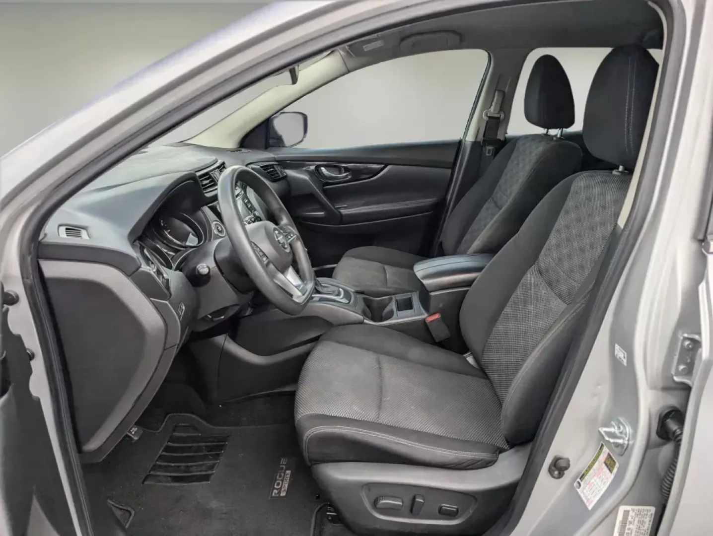 2017 /Charcoal Nissan Rogue Sport SV (JN1BJ1CP3HW) with an Other engine, located at 5115 14th Ave., Columbus, GA, 31904, (706) 323-0345, 32.511494, -84.971046 - **Adventure Awaits in the 2017 Nissan Rogue Sport SV Your Ideal Everyday Companion!**<br /> <br /> Are you in search of a versatile vehicle that seamlessly transitions from daily commutes to weekend getaways? Look no further than the 2017 Nissan Rogue Sport SV, an ideal choice for active lifestyles - Photo#9