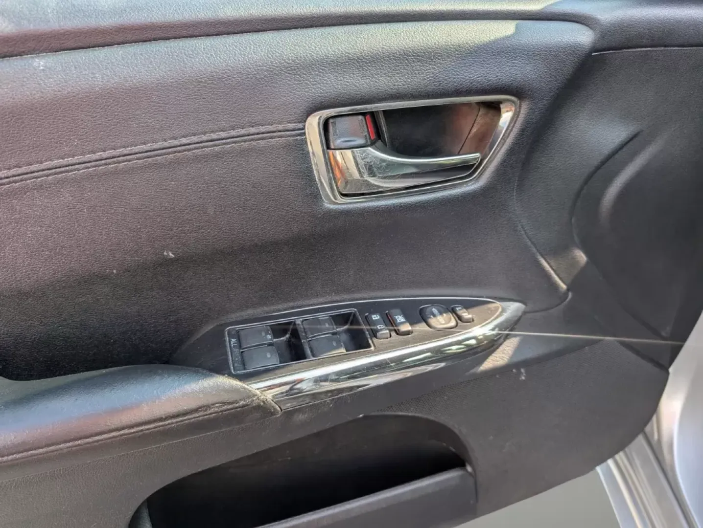 2017 Toyota Avalon XLE (4T1BK1EB9HU) with an Other engine, located at 1430 Gateway Drive, Opelika, AL, 36801, (334) 239-0944, 32.637871, -85.409790 - **Drive in Comfort and Style with a 2017 Toyota Avalon XLE at Gils Auto!**<br /> <br /> Are you searching for a reliable sedan that adds a touch of luxury to your daily commute? Look no further than the stunning 2017 Toyota Avalon XLE, available now at Gils Auto in Phenix City, AL. Ideal for familie - Photo#8