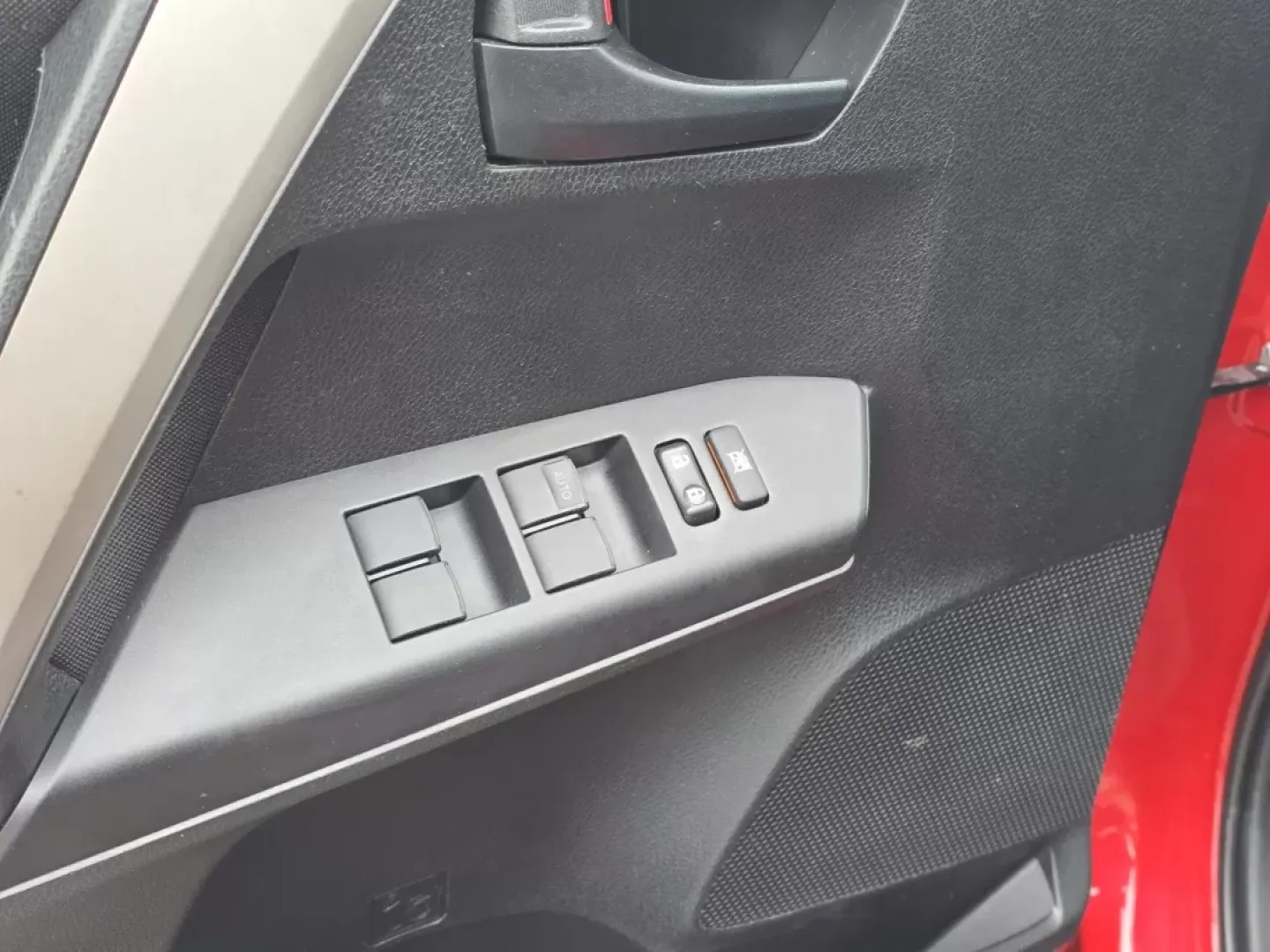 2017 Toyota RAV4 LE (2T3ZFREV7HW) with an Other engine, located at 521 Old Farm Lane Rd, Prattville, AL, 36066, (334) 325-1505, 32.482460, -86.416367 - Are you ready to elevate your daily commute or embark on weekend adventures with the perfect SUV? Look no further than this stunning 2017 Toyota RAV4 LE, available now at Gils Auto in Phenix City, AL. Designed for both comfort and versatility, this dynamic vehicle is ideal for growing families, budg - Photo#10