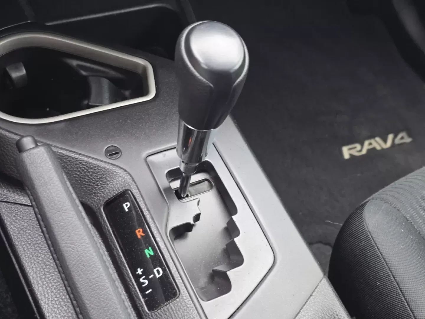 2017 Toyota RAV4 LE (2T3ZFREV7HW) with an Other engine, located at 521 Old Farm Lane Rd, Prattville, AL, 36066, (334) 325-1505, 32.482460, -86.416367 - Are you ready to elevate your daily commute or embark on weekend adventures with the perfect SUV? Look no further than this stunning 2017 Toyota RAV4 LE, available now at Gils Auto in Phenix City, AL. Designed for both comfort and versatility, this dynamic vehicle is ideal for growing families, budg - Photo#16