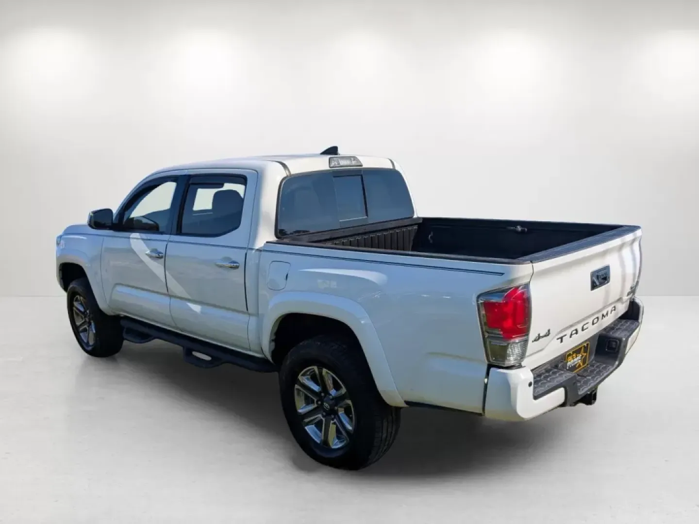 2017 Toyota Tacoma Limited (5TFGZ5AN2HX) with an Other engine, located at 3959 U.S. 80 W, Phenix City, AL, 36870, (334) 297-4885, 32.469296, -85.135185 - **Explore the Great Outdoors with the 2017 Toyota Tacoma Limited Your Perfect Adventure Companion!**<br /> <br /> Are you ready to embrace a lifestyle filled with adventure, whether it's hauling gear for your weekend camping trips or navigating through the urban landscape? The 2017 Toyota Tacoma Li - Photo#6