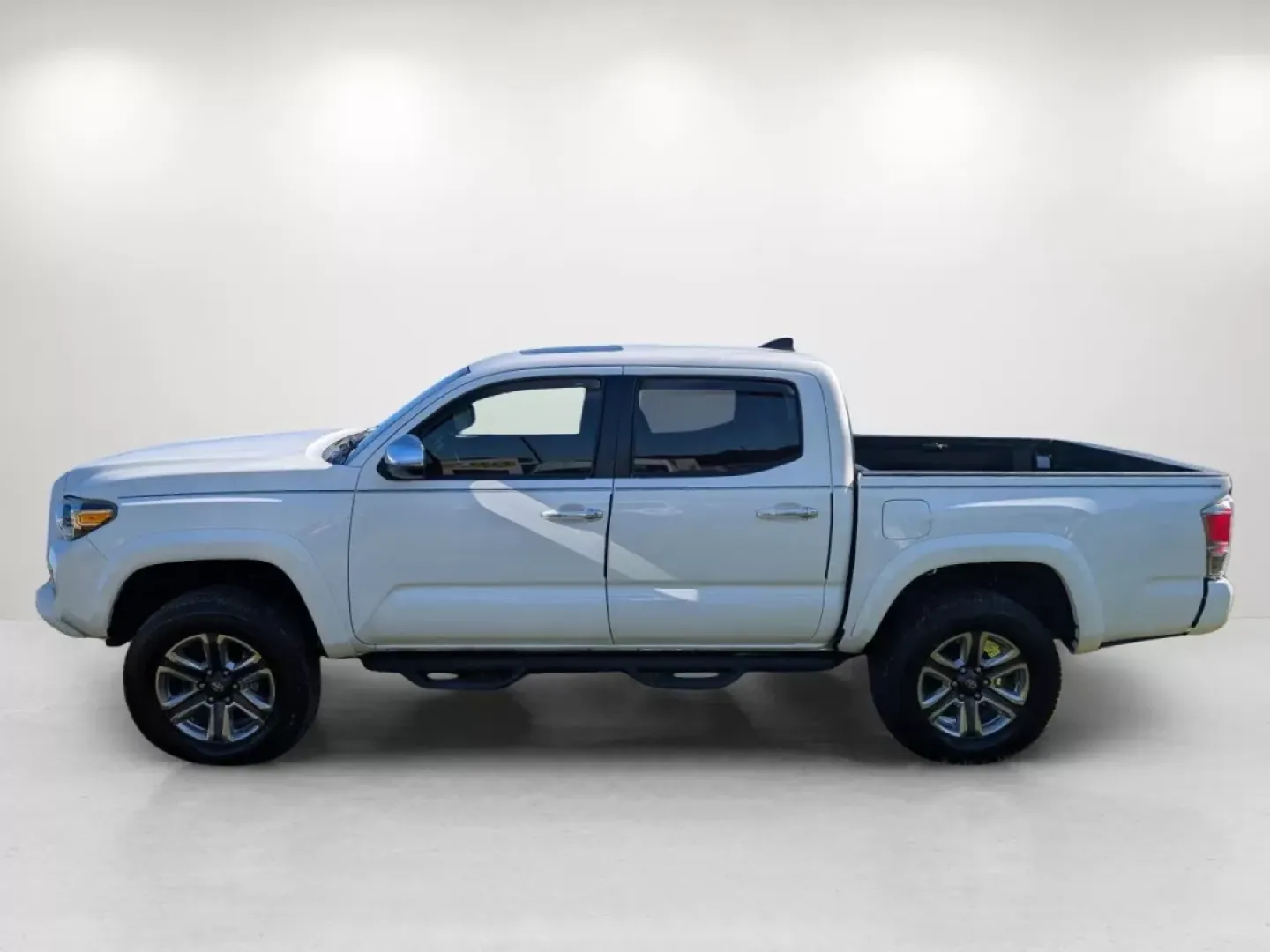 2017 Toyota Tacoma Limited (5TFGZ5AN2HX) with an Other engine, located at 3959 U.S. 80 W, Phenix City, AL, 36870, (334) 297-4885, 32.469296, -85.135185 - **Explore the Great Outdoors with the 2017 Toyota Tacoma Limited Your Perfect Adventure Companion!**<br /> <br /> Are you ready to embrace a lifestyle filled with adventure, whether it's hauling gear for your weekend camping trips or navigating through the urban landscape? The 2017 Toyota Tacoma Li - Photo#7