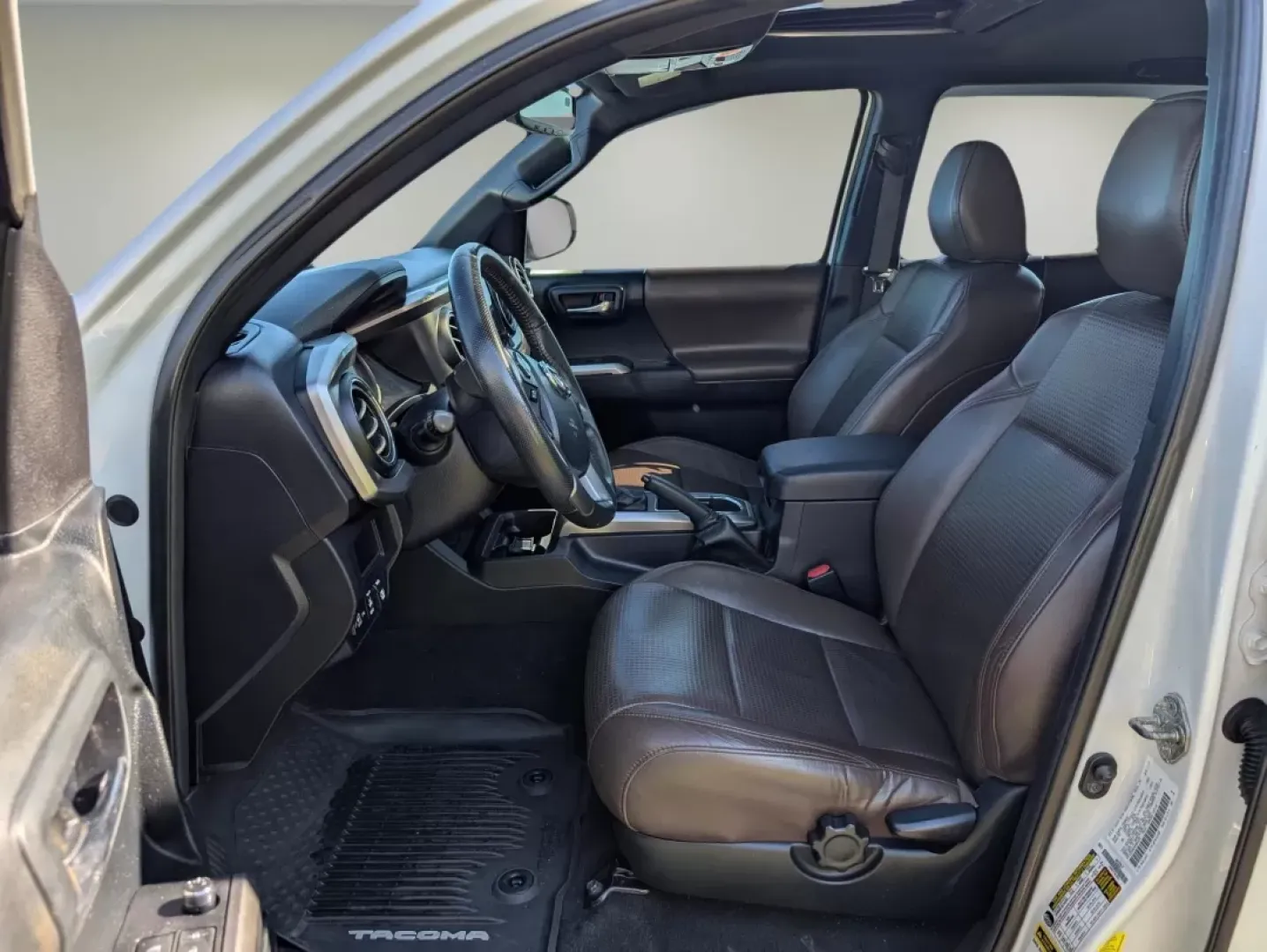 2017 Toyota Tacoma Limited (5TFGZ5AN2HX) with an Other engine, located at 3959 U.S. 80 W, Phenix City, AL, 36870, (334) 297-4885, 32.469296, -85.135185 - **Explore the Great Outdoors with the 2017 Toyota Tacoma Limited Your Perfect Adventure Companion!**<br /> <br /> Are you ready to embrace a lifestyle filled with adventure, whether it's hauling gear for your weekend camping trips or navigating through the urban landscape? The 2017 Toyota Tacoma Li - Photo#9