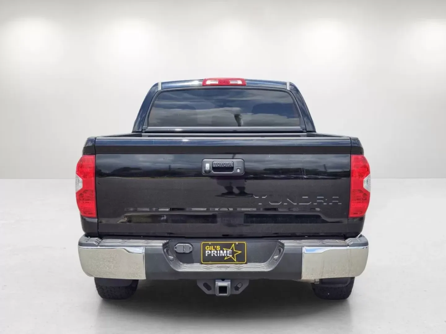 2017 Toyota Tundra 2WD SR5 (5TFEM5F10HX) with an Other engine, located at 1430 Gateway Drive, Opelika, AL, 36801, (334) 239-0944, 32.637871, -85.409790 - **Unleash Your Adventurous Side with the 2017 Toyota Tundra SR5 Crew Cab at Gils Auto in Prattville, AL!**<br /> <br /> Are you ready to elevate your outdoor adventures and weekend getaways? The 2017 Toyota Tundra SR5 Crew Cab is your perfect partner for exploration, offering a blend of rugged capab - Photo#5