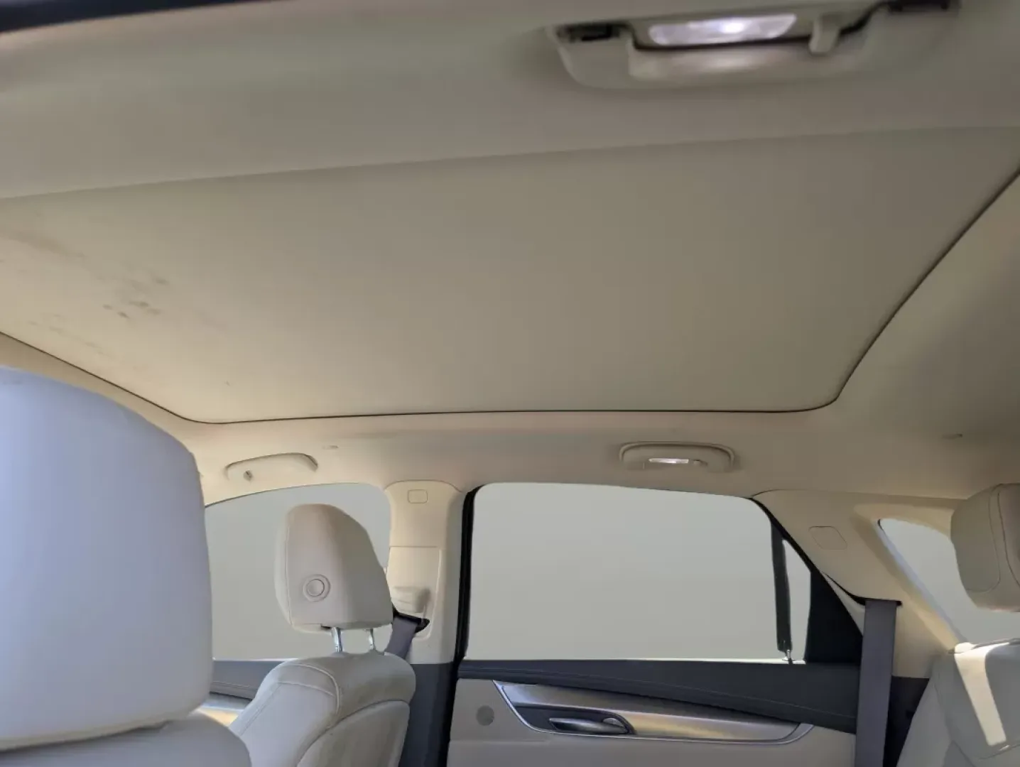 2018 /Cirrus Cadillac XT5 Luxury FWD (1GYKNCRS9JZ) with an Other engine, located at 3959 U.S. 80 W, Phenix City, AL, 36870, (334) 297-4885, 32.469296, -85.135185 - 2018 Cadillac XT5 Luxury FWD - Photo#17