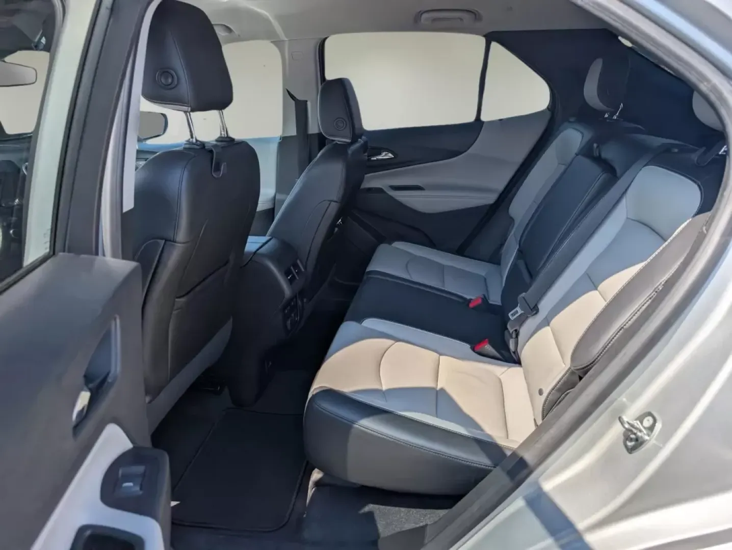 2018 /Medium Ash Gray Chevrolet Equinox Premier (2GNAXMEV4J6) with an Other engine, located at 521 Old Farm Lane Rd, Prattville, AL, 36066, (334) 325-1505, 32.482460, -86.416367 - **Unleash Your Adventurous Spirit with the 2018 Chevrolet Equinox Premier!**<br /> <br /> Are you ready for your next family vacation or weekend getaway? The 2018 Chevrolet Equinox Premier, available now at Gils Auto in Phenix City, AL, is your perfect travel companion. With its spacious interior, c - Photo#10