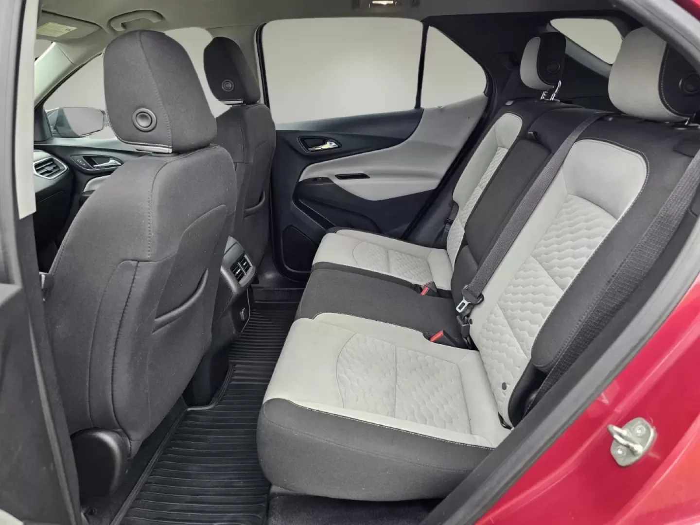 2018 /Medium Ash Gray Chevrolet Equinox LT (2GNAXJEV6J6) with an Other engine, located at 1430 Gateway Drive, Opelika, AL, 36801, (334) 239-0944, 32.637871, -85.409790 - **Adventure Awaits with the 2018 Chevrolet Equinox LT at Gils Auto - Phenix City!**<br /> <br /> Are you a growing family in search of the perfect vehicle that blends comfort, technology, and reliability? Look no further! The 2018 Chevrolet Equinox LT is here at Gils Auto, your trusted **Buy Here Pa - Photo#14