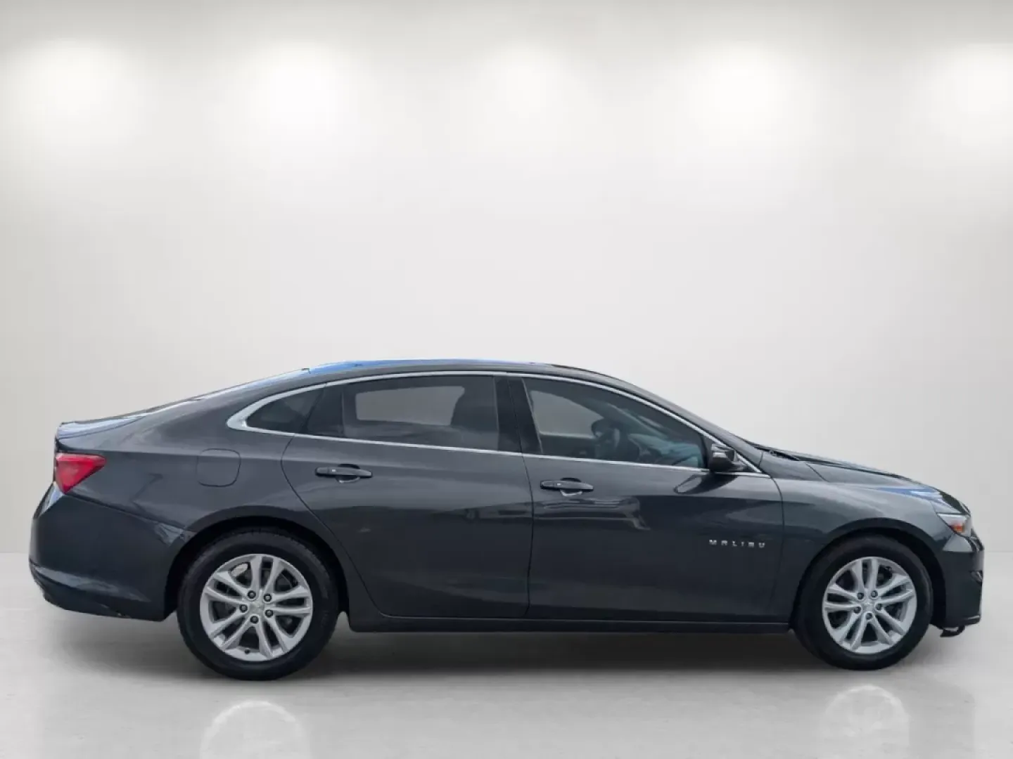 2018 /Jet Black Chevrolet Malibu LT (1G1ZD5ST3JF) with an Other engine, located at 521 Old Farm Lane Rd, Prattville, AL, 36066, (334) 325-1505, 32.482460, -86.416367 - **Experience the Open Road with the 2018 Chevrolet Malibu LT from Gils Auto - Columbus**<br /> <br /> Are you looking for a reliable sedan that fits seamlessly into your daily routine? Whether you're commuting through Columbus or planning a weekend getaway, the 2018 Chevrolet Malibu LT is your perfe - Photo#3