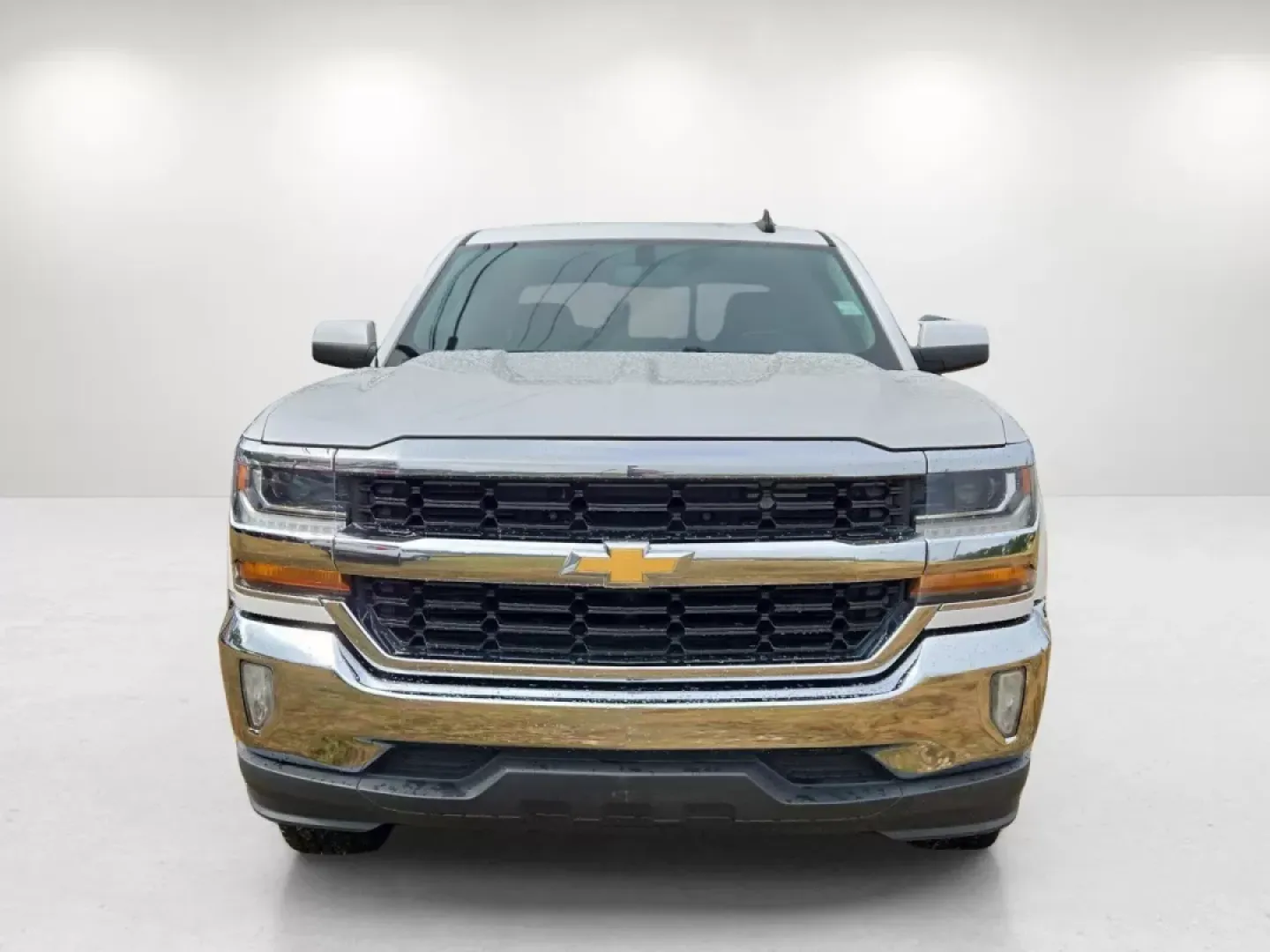 2018 /Jet Black Chevrolet Silverado 1500 LT (3GCPCREC2JG) with an Other engine, located at 3959 U.S. 80 W, Phenix City, AL, 36870, (334) 297-4885, 32.469296, -85.135185 - Experience adventure and versatility with this stunning 2018 Chevrolet Silverado 1500 LT, now available at Gils Auto, located at 3959 U.S. 80 W, Phenix City, AL 36870. This versatile pickup is perfect for weekend adventures, family road trips, or daily commutes, making it an ideal choice for those w - Photo#2