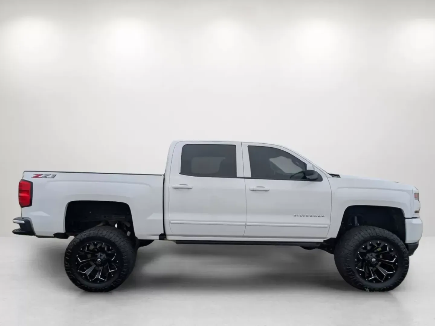 2018 /Jet Black Chevrolet Silverado 1500 LT (3GCUKREC0JG) with an Other engine, located at 3959 U.S. 80 W, Phenix City, AL, 36870, (334) 297-4885, 32.469296, -85.135185 - **Adventure Awaits with the 2018 Chevrolet Silverado 1500 LT** <br /> <br /> Are you ready to elevate your weekend adventures and daily commutes? The 2018 Chevrolet Silverado 1500 LT is not just a truck; it's a lifestyle upgrade. Perfect for those who crave the open road and seek a reliable vehicle - Photo#3