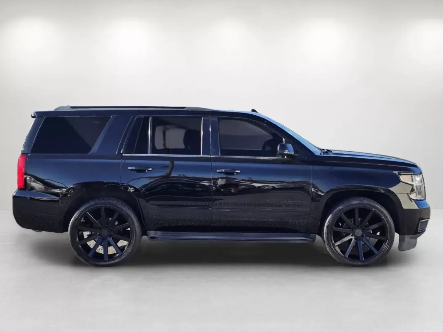 2018 /Jet Black Chevrolet Tahoe Premier (1GNSCCKJ7JR) with an Other engine, located at 5115 14th Ave., Columbus, GA, 31904, (706) 323-0345, 32.511494, -84.971046 - **Elevate Your Lifestyle with the 2018 Chevrolet Tahoe Premier at Gils Auto - Phenix City!**<br /> <br /> Are you ready to embark on thrilling adventures with your family or enjoy a luxurious ride to work? The 2018 Chevrolet Tahoe Premier, now available at Gils Auto in Phenix City, AL, is the perfec - Photo#3