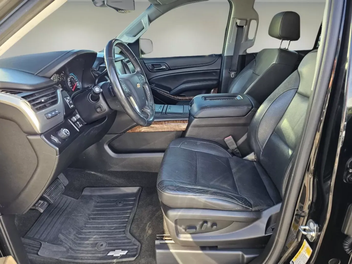 2018 /Jet Black Chevrolet Tahoe Premier (1GNSCCKJ7JR) with an Other engine, located at 5115 14th Ave., Columbus, GA, 31904, (706) 323-0345, 32.511494, -84.971046 - **Elevate Your Lifestyle with the 2018 Chevrolet Tahoe Premier at Gils Auto - Phenix City!**<br /> <br /> Are you ready to embark on thrilling adventures with your family or enjoy a luxurious ride to work? The 2018 Chevrolet Tahoe Premier, now available at Gils Auto in Phenix City, AL, is the perfec - Photo#9