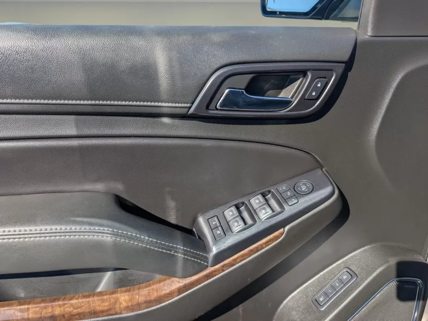 2018 /Jet Black Chevrolet Tahoe LT (1GNSCBKC0JR) with an Other engine, located at 1430 Gateway Drive, Opelika, AL, 36801, (334) 239-0944, 32.637871, -85.409790 - **Explore Your Next Adventure with the 2018 Chevrolet Tahoe LT Perfect for Family Getaways!**<br /> <br /> Are you ready for your next family camping trip, weekend adventure, or daily commute? The 2018 Chevrolet Tahoe LT is designed for those who refuse to compromise on space, comfort, and technolo - Photo#8