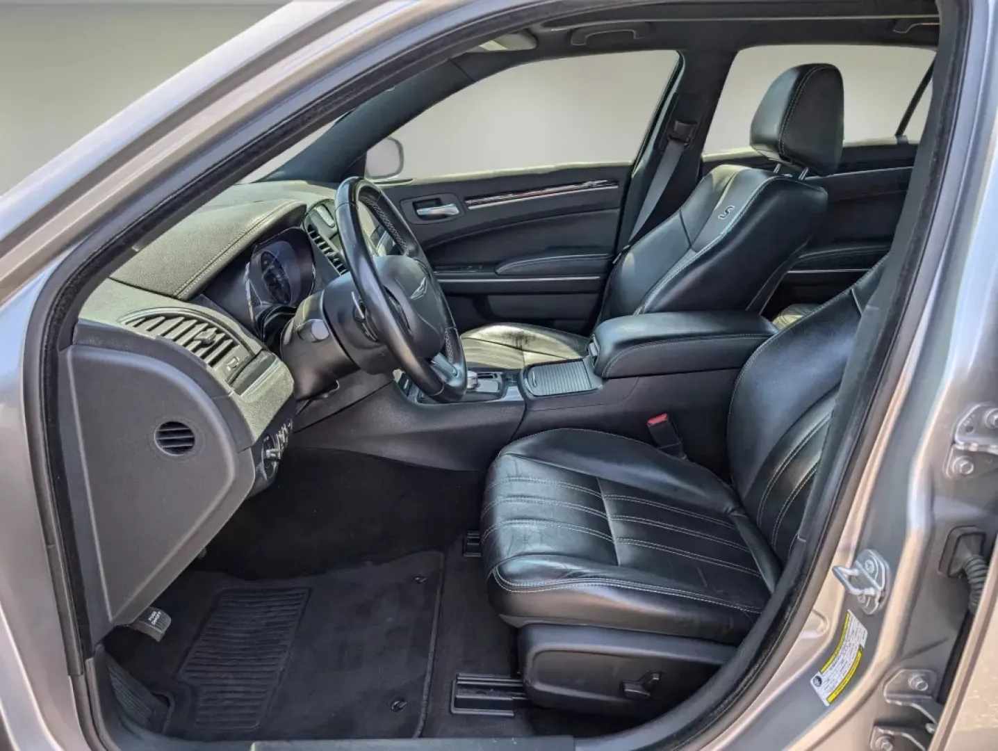 2018 /Black Chrysler 300 300S (2C3CCABG5JH) with an Other engine, located at 7000 Northlake Connector, Columbus, GA, 31904, (706) 987-8085, 32.524975, -84.978134 - Experience life on the open road like never before with Gils Auto's latest offering: a stunning 2018 Chrysler 300S, perfectly designed for those who crave comfort and style on their daily commutes or weekend getaways. Whether you're a busy professional navigating the streets of Phenix City or a fami - Photo#9