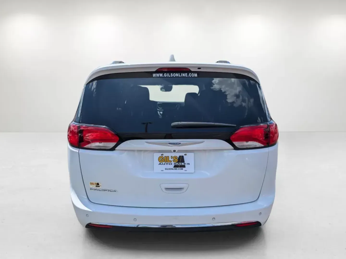 2018 /Black/Alloy Chrysler Pacifica Touring L (2C4RC1BG6JR) with an Regular Unleaded V-6 3.6 L/220 engine, 9-Speed Automatic w/OD transmission, located at 1430 Gateway Drive, Opelika, AL, 36801, (334) 239-0944, 32.637871, -85.409790 - **Experience the Ultimate Family Adventure in a 2018 Chrysler Pacifica!**<br /> <br /> Discover the ideal vehicle for family road trips and everyday adventures at Gils Auto - Opelika! Located conveniently in Opelika, AL, at 1430 Gateway Drive, our Buy Here Pay Here dealership offers guaranteed appro - Photo#5