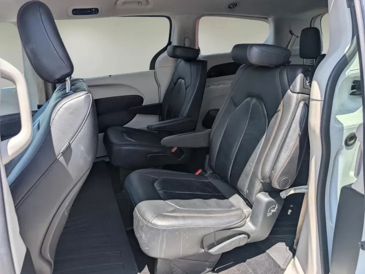 2018 /Black/Alloy Chrysler Pacifica Touring L (2C4RC1BG6JR) with an Regular Unleaded V-6 3.6 L/220 engine, 9-Speed Automatic w/OD transmission, located at 1430 Gateway Drive, Opelika, AL, 36801, (334) 239-0944, 32.637871, -85.409790 - **Experience the Ultimate Family Adventure in a 2018 Chrysler Pacifica!**<br /> <br /> Discover the ideal vehicle for family road trips and everyday adventures at Gils Auto - Opelika! Located conveniently in Opelika, AL, at 1430 Gateway Drive, our Buy Here Pay Here dealership offers guaranteed appro - Photo#10