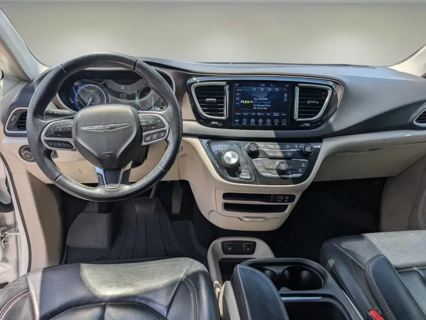 2018 /Black/Alloy Chrysler Pacifica Touring L (2C4RC1BG6JR) with an Regular Unleaded V-6 3.6 L/220 engine, 9-Speed Automatic w/OD transmission, located at 1430 Gateway Drive, Opelika, AL, 36801, (334) 239-0944, 32.637871, -85.409790 - **Experience the Ultimate Family Adventure in a 2018 Chrysler Pacifica!**<br /> <br /> Discover the ideal vehicle for family road trips and everyday adventures at Gils Auto - Opelika! Located conveniently in Opelika, AL, at 1430 Gateway Drive, our Buy Here Pay Here dealership offers guaranteed appro - Photo#12