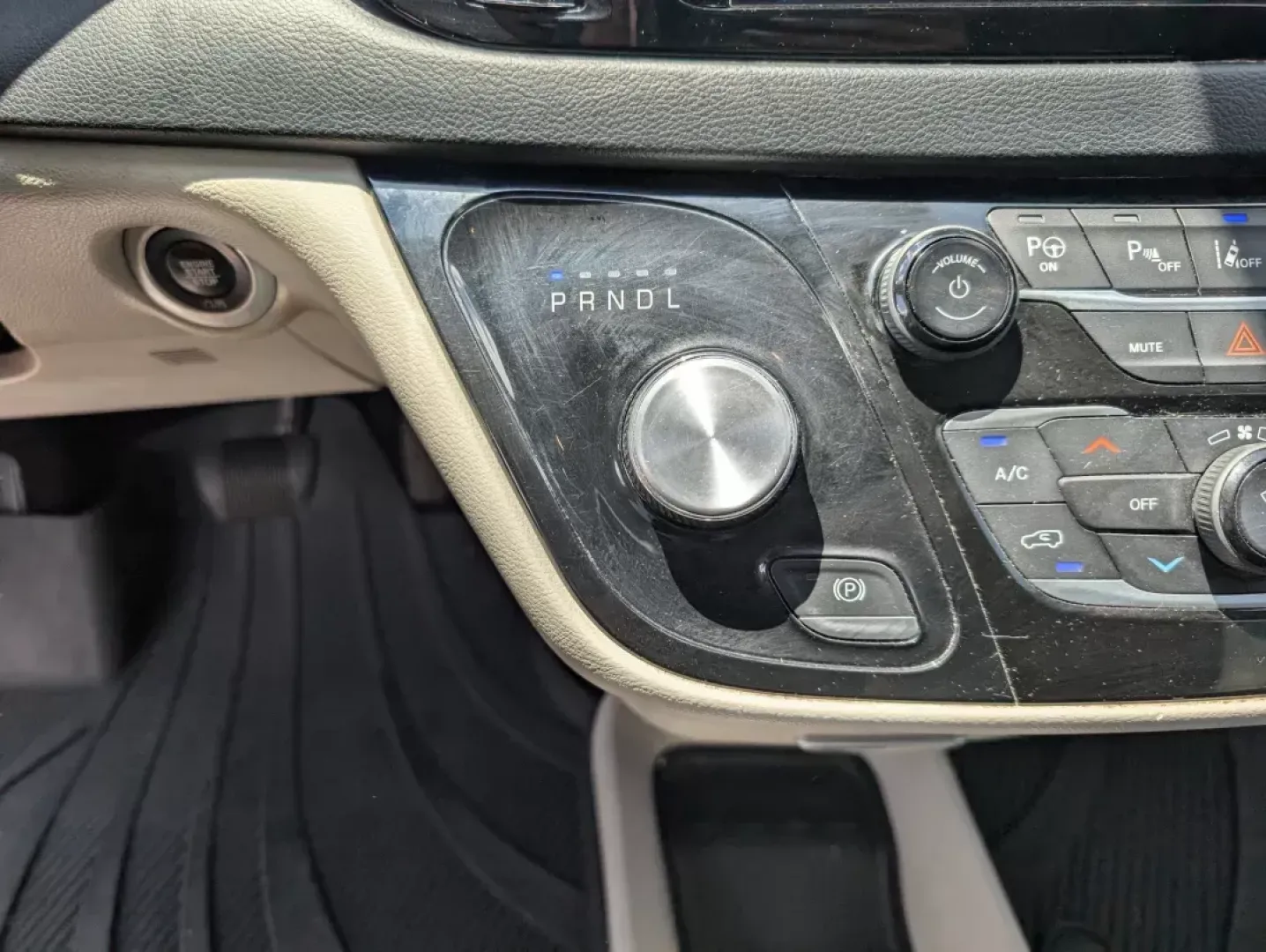 2018 /Black/Alloy Chrysler Pacifica Touring L (2C4RC1BG6JR) with an Regular Unleaded V-6 3.6 L/220 engine, 9-Speed Automatic w/OD transmission, located at 1430 Gateway Drive, Opelika, AL, 36801, (334) 239-0944, 32.637871, -85.409790 - **Experience the Ultimate Family Adventure in a 2018 Chrysler Pacifica!**<br /> <br /> Discover the ideal vehicle for family road trips and everyday adventures at Gils Auto - Opelika! Located conveniently in Opelika, AL, at 1430 Gateway Drive, our Buy Here Pay Here dealership offers guaranteed appro - Photo#14