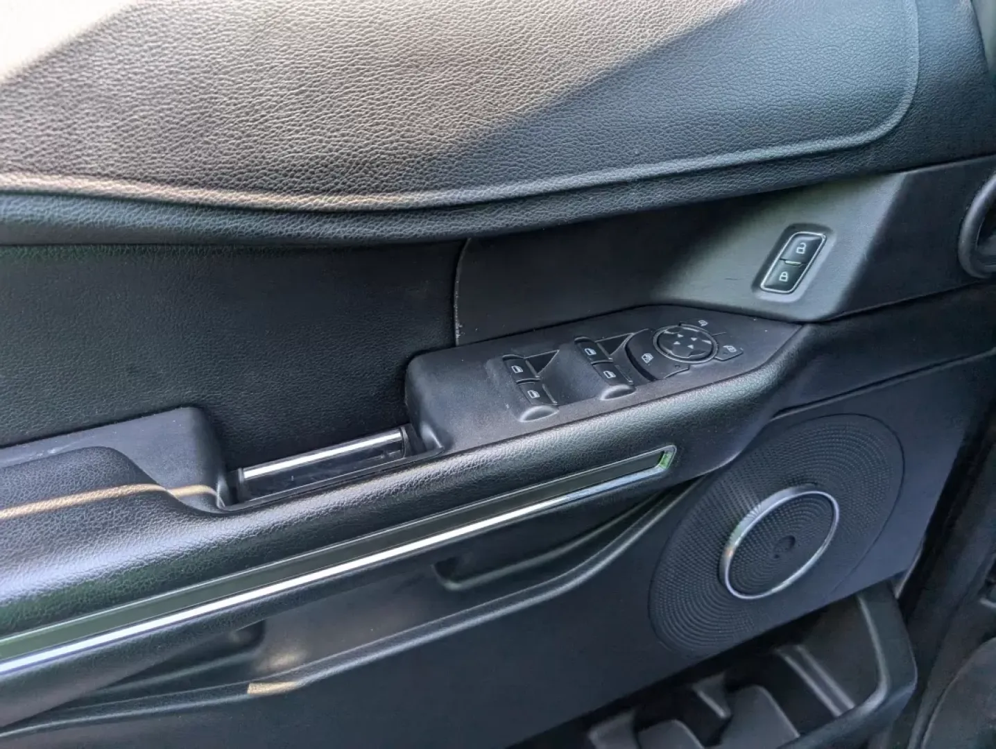 2018 Ford Expedition XLT (1FMJU1JT3JE) with an Other engine, located at 5115 14th Ave., Columbus, GA, 31904, (706) 323-0345, 32.511494, -84.971046 - Are you ready to elevate your family adventures or weekend getaways? Look no further than this stunning 2018 Ford Expedition XLT, available now at Gils Auto in Phenix City, AL. Perfectly designed for growing families and suitable for budget-conscious buyers, this SUV combines spaciousness, technolog - Photo#8
