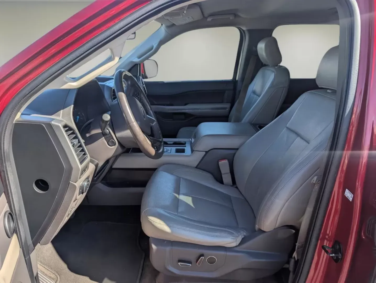 2018 Ford Expedition XLT (1FMJU1HT9JE) with an Other engine, located at 3959 U.S. 80 W, Phenix City, AL, 36870, (334) 297-4885, 32.469296, -85.135185 - **Experience Adventure and Comfort with the 2018 Ford Expedition XLT!** <br /> <br /> If you're embarking on family road trips or need a reliable vehicle for your daily commute, the 2018 Ford Expedition XLT is the perfect fit for your lifestyle. This spacious SUV offers the ideal blend of comfort, - Photo#9