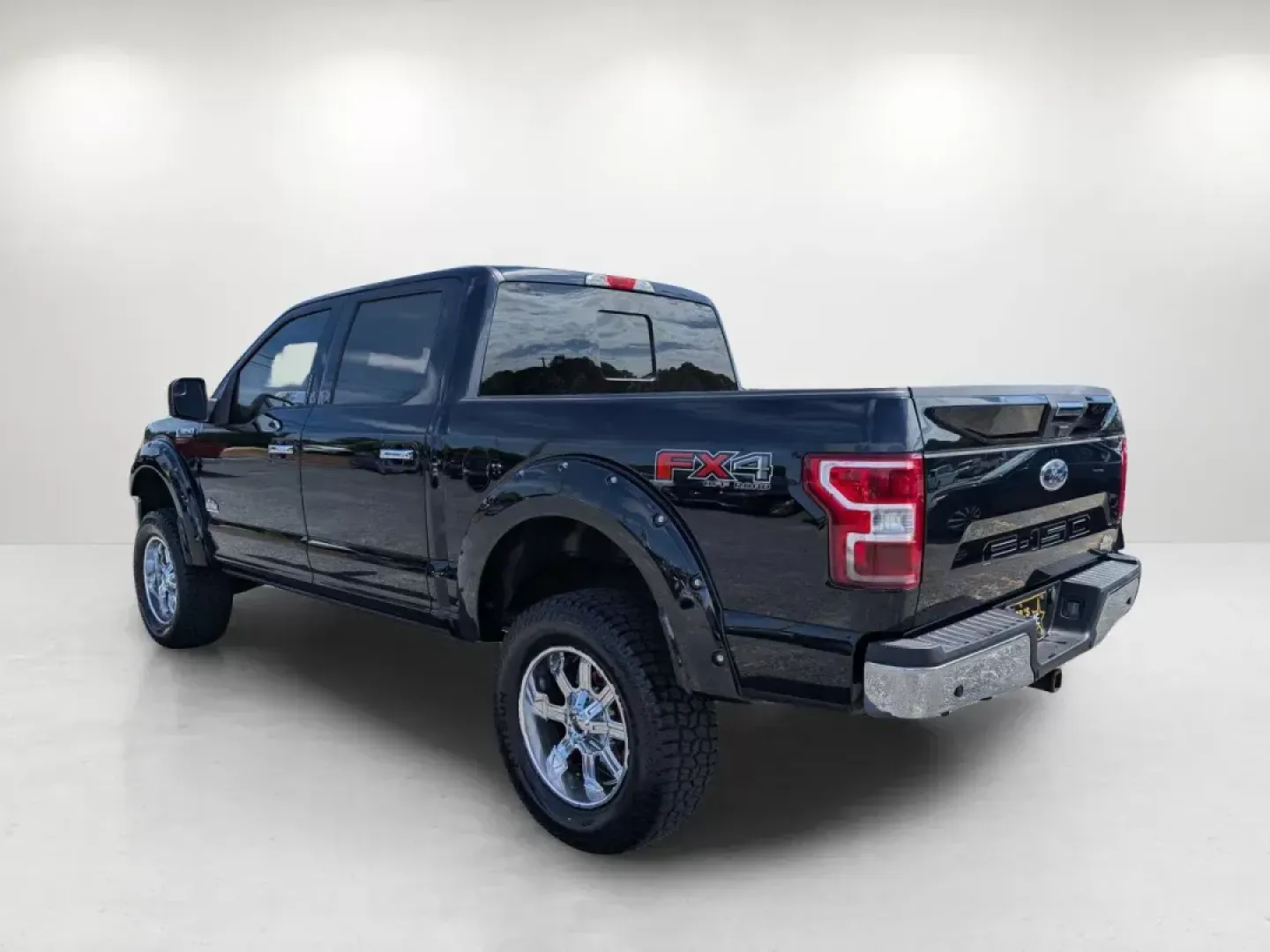 2018 Ford F-150 XLT (1FTEW1E5XJK) with an Other engine, located at 3959 U.S. 80 W, Phenix City, AL, 36870, (334) 297-4885, 32.469296, -85.135185 - For those seeking a rugged, reliable vehicle that can handle both everyday commutes and weekend adventures, the 2018 Ford F-150 XLT Crew Cab Pickup is a perfect match. Imagine tackling off-road trails or loading up the family for a trip to the local park-this truck is built to accommodate your lifes - Photo#6