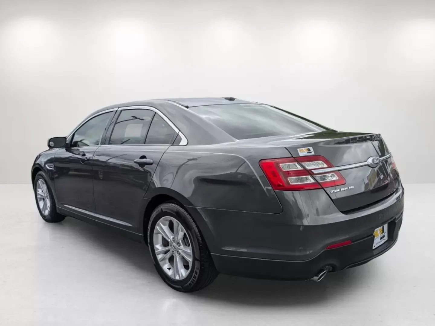 2018 Ford Taurus SE (1FAHP2D87JG) with an Other engine, located at 7000 Northlake Connector, Columbus, GA, 31904, (706) 987-8085, 32.524975, -84.978134 - **Discover Your Next Adventure with the 2018 Ford Taurus SE Perfect for Life in Opelika!**<br /> <br /> Are you ready to elevate your daily commutes, family outings, or weekend getaways? Look no further than this stylish and reliable 2018 Ford Taurus SE, available at Gils Auto in Opelika, AL. With - Photo#2