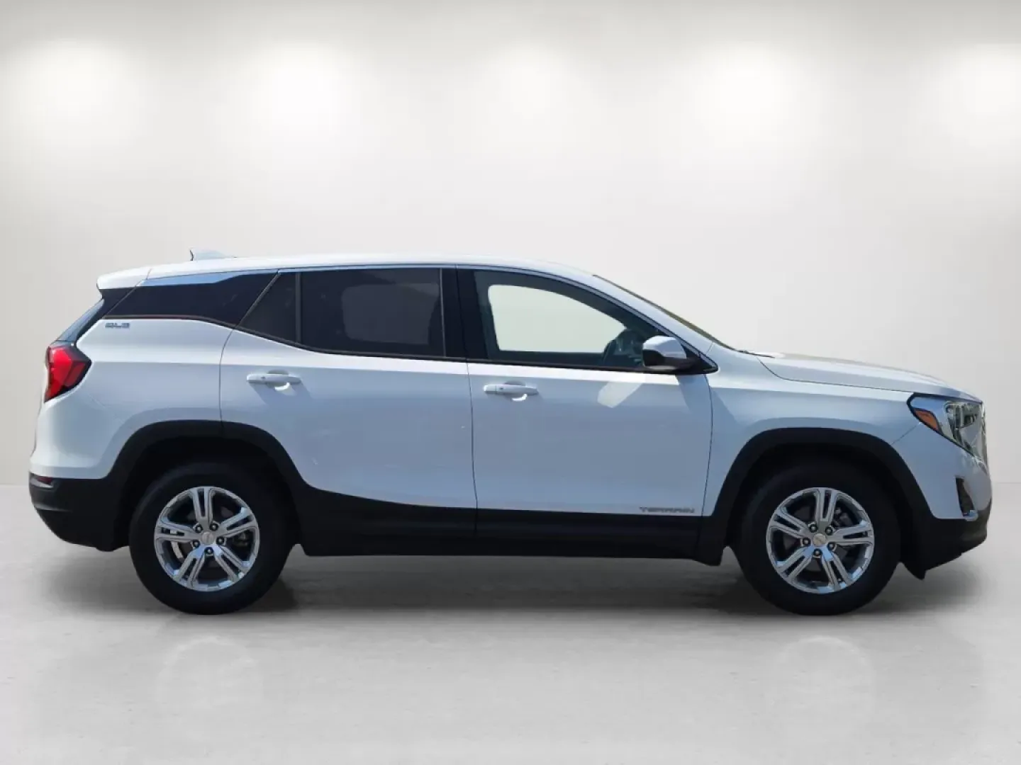 2018 /Jet Black GMC Terrain SLE (3GKALMEV4JL) with an Other engine, located at 521 Old Farm Lane Rd, Prattville, AL, 36066, (334) 325-1505, 32.482460, -86.416367 - **Adventure Awaits with the 2018 GMC Terrain SLE Perfect for Your Growing Family!**<br /> <br /> Are you ready to elevate your family adventures? Look no further than the 2018 GMC Terrain SLE, available now at Gils Auto in Prattville, AL! This stylish SUV is tailored for families on the go, weekend - Photo#5