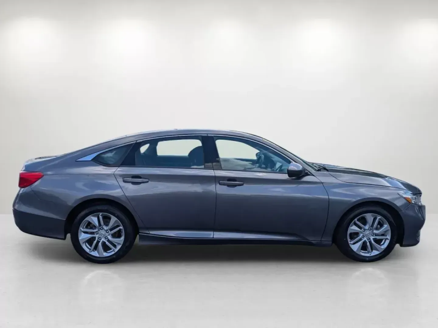 2018 Honda Accord Sedan LX 1.5T (1HGCV1F1XJA) with an Intercooled Turbo Regular Unleaded I-4 1.5 L/91 engine, 1-Speed CVT w/OD transmission, located at 3959 U.S. 80 W, Phenix City, AL, 36870, (334) 297-4885, 32.469296, -85.135185 - **Discover the Perfect Blend of Comfort and Efficiency with the 2018 Honda Accord Sedan LX 1.5T** <br /> <br /> Are you ready to elevate your driving experience? Whether you're commuting to work in Phenix City or heading out for a weekend adventure, the 2018 Honda Accord Sedan LX 1.5T is designed to - Photo#4