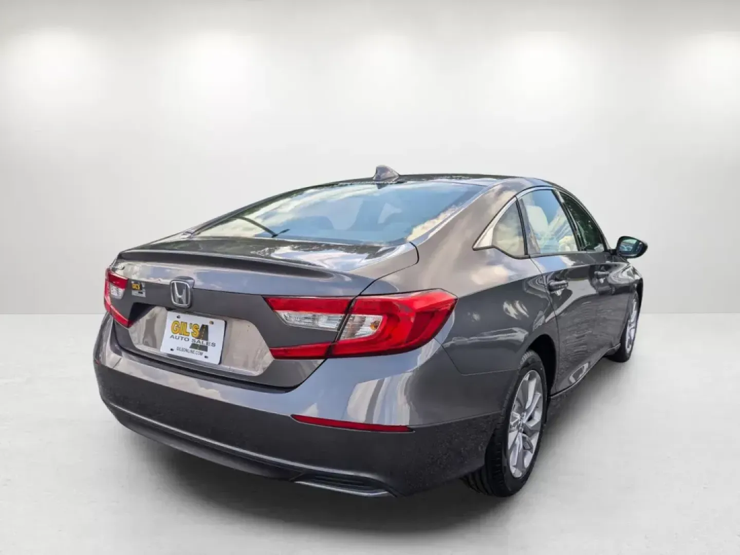 2018 Honda Accord Sedan LX 1.5T (1HGCV1F1XJA) with an Intercooled Turbo Regular Unleaded I-4 1.5 L/91 engine, 1-Speed CVT w/OD transmission, located at 3959 U.S. 80 W, Phenix City, AL, 36870, (334) 297-4885, 32.469296, -85.135185 - **Discover the Perfect Blend of Comfort and Efficiency with the 2018 Honda Accord Sedan LX 1.5T** <br /> <br /> Are you ready to elevate your driving experience? Whether you're commuting to work in Phenix City or heading out for a weekend adventure, the 2018 Honda Accord Sedan LX 1.5T is designed to - Photo#5