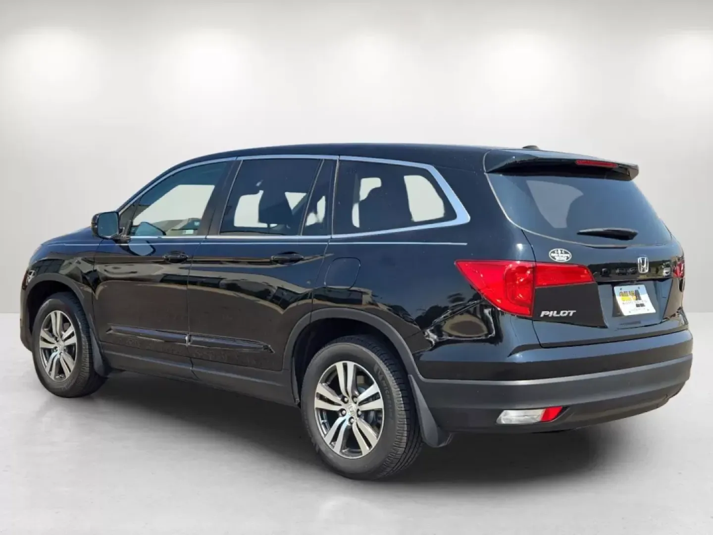 2018 Honda Pilot EX-L (5FNYF5H63JB) with an Other engine, located at 521 Old Farm Lane Rd, Prattville, AL, 36066, (334) 325-1505, 32.482460, -86.416367 - Rev up your lifestyle with the perfect blend of comfort and versatility! Whether you're carting the kids to soccer practice, gearing up for an adventurous weekend getaway, or simply tackling your daily commute, the 2018 Honda Pilot EX-L is your ideal companion. This spacious SUV offers ample room, a - Photo#8